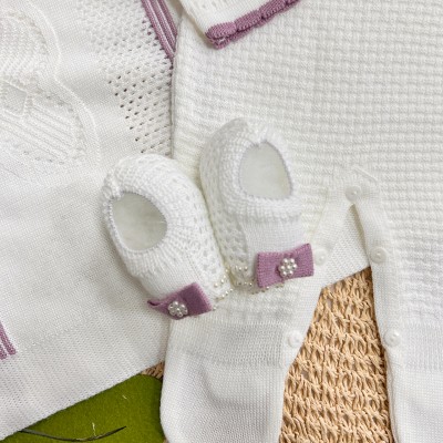Saída Maternidade Maitê - Off White e Lilás Saída Maternidade Maitê - Off White e Lilás